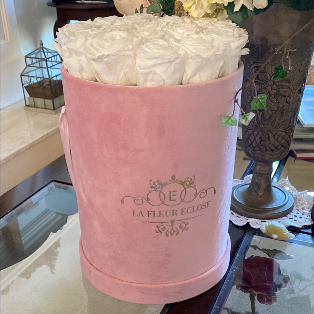 Pink Velvet Flower Box with 18 white roses by La Fleur Eclose